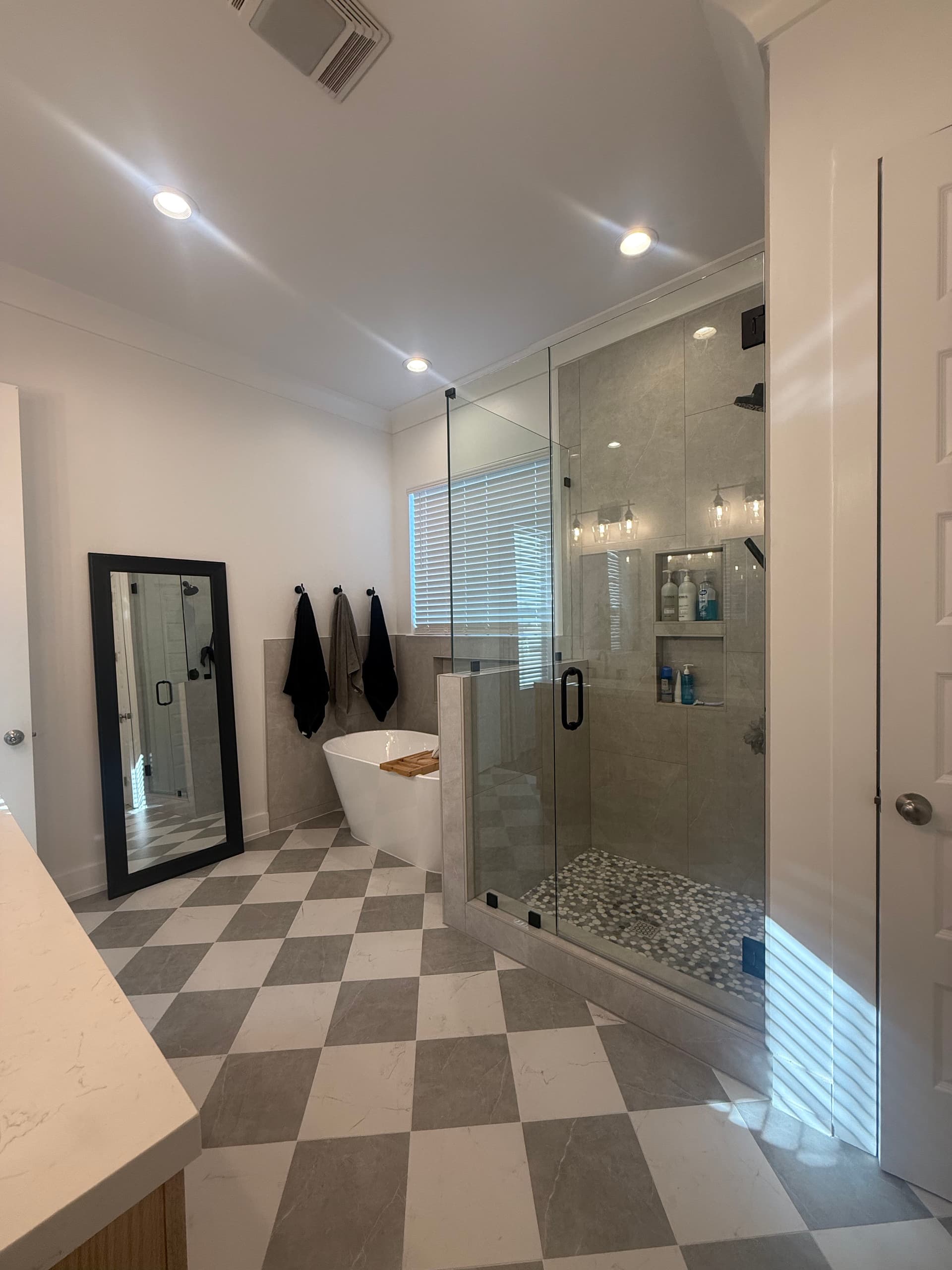 Gallery photos for Modern Bathroom Makeover in Metairie: Image #3