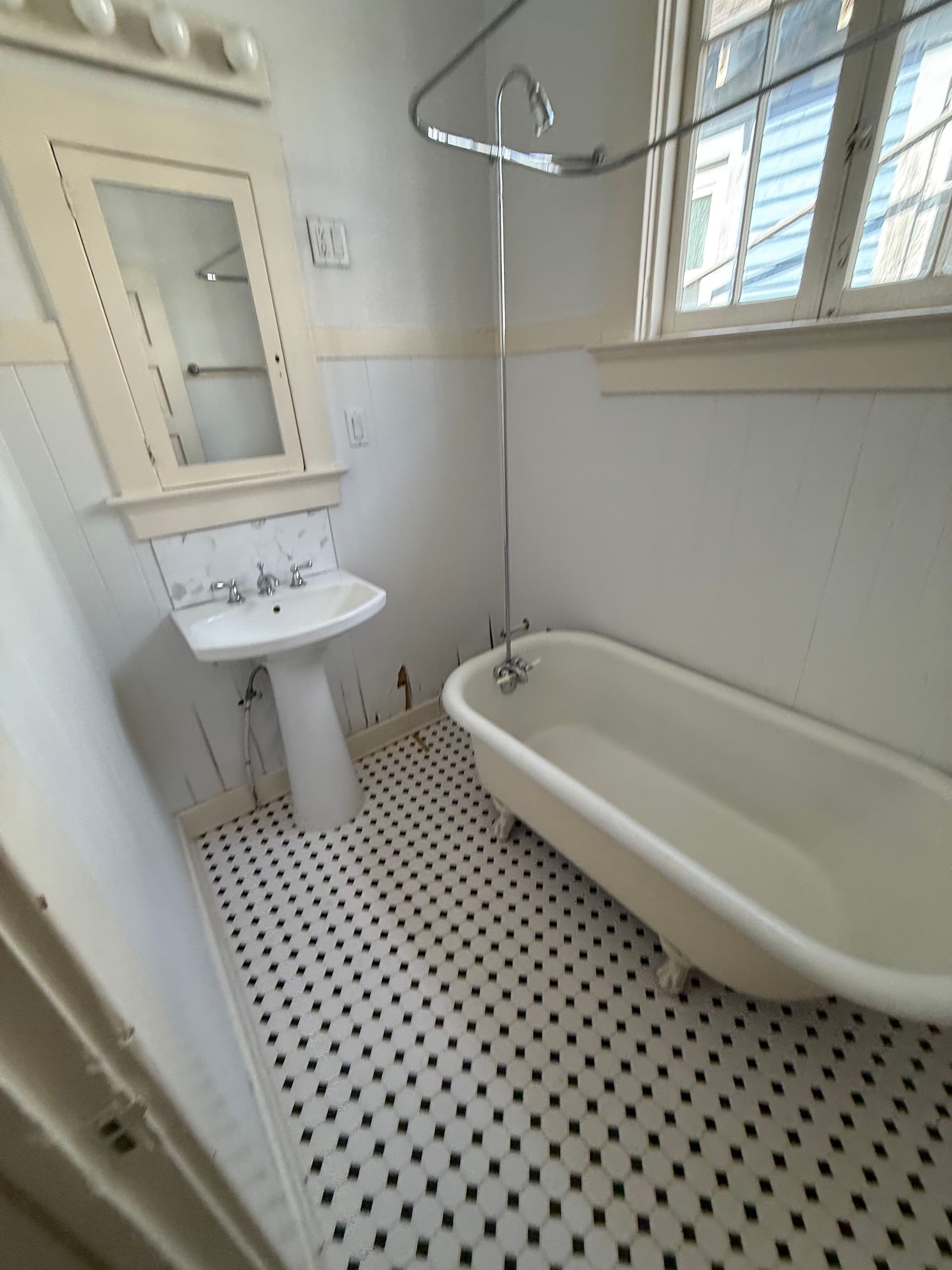 Gallery photos for New Orleans Bathroom Remodel - Clawfoot Tub Kept, Layout Completely Reworked: Image #5
