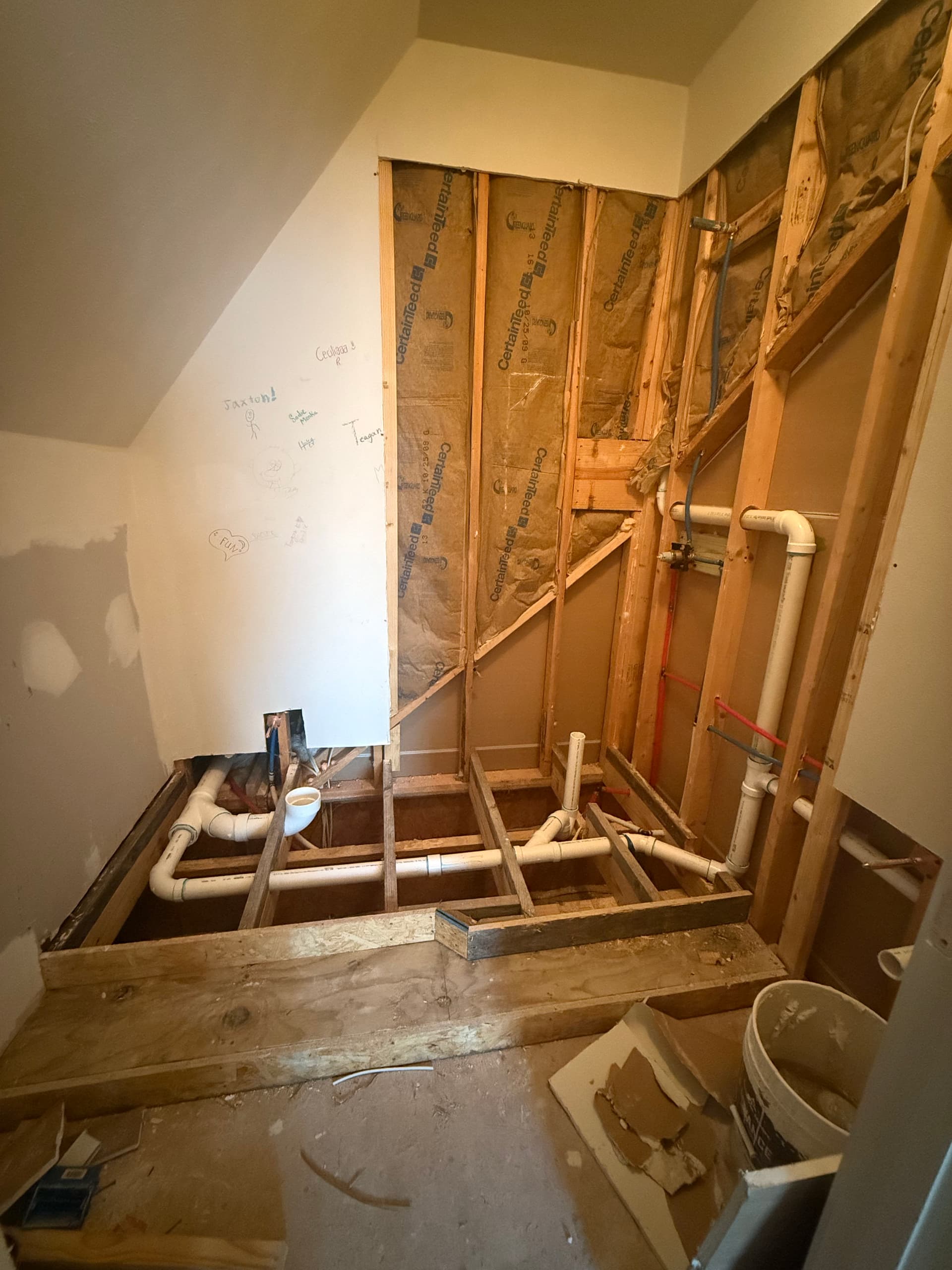 Gallery photos for Attic and Closet Space Converted Into a Second-Story Bathroom: Image #4