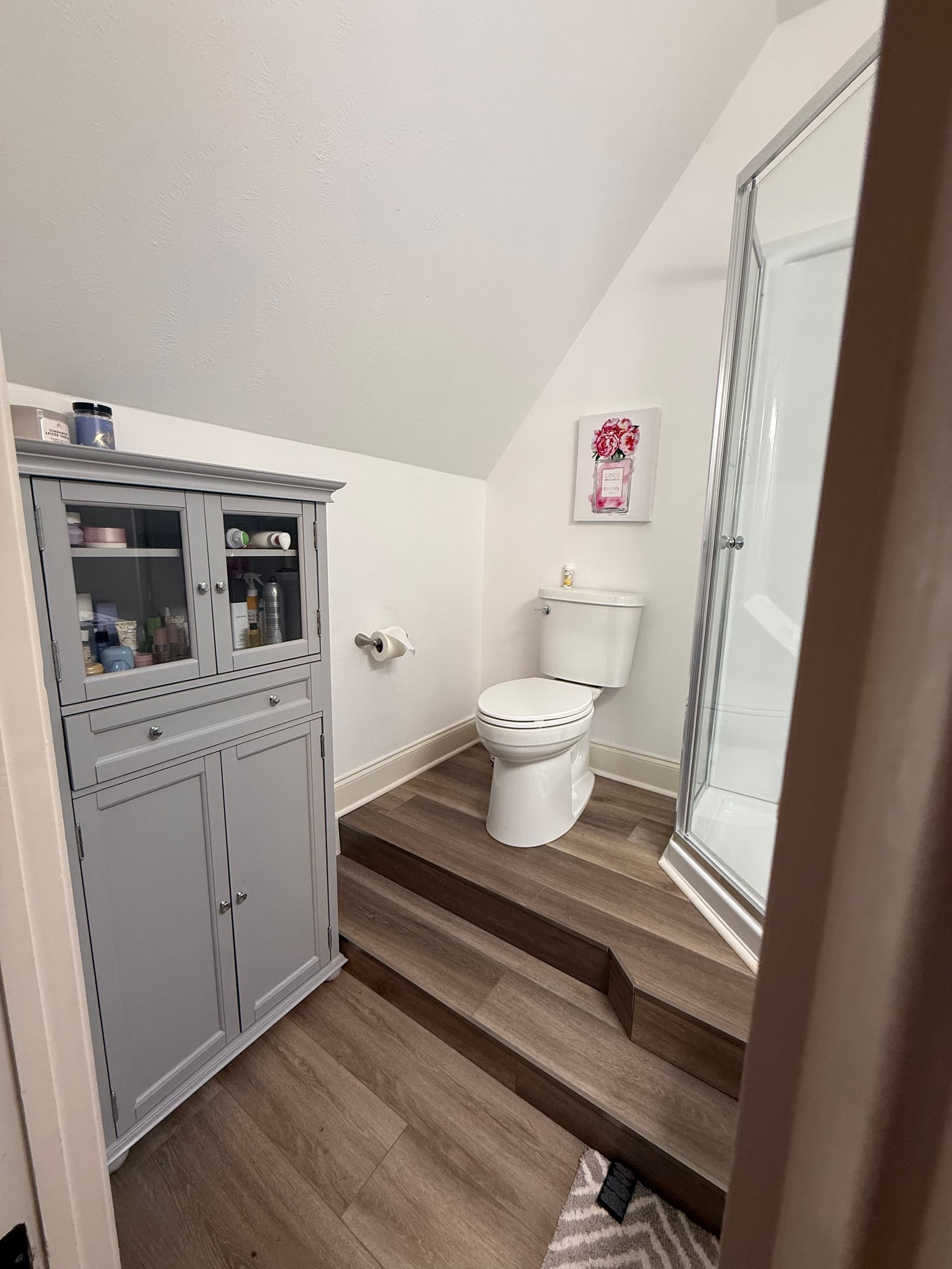 Gallery photos for Attic and Closet Space Converted Into a Second-Story Bathroom: Image #1