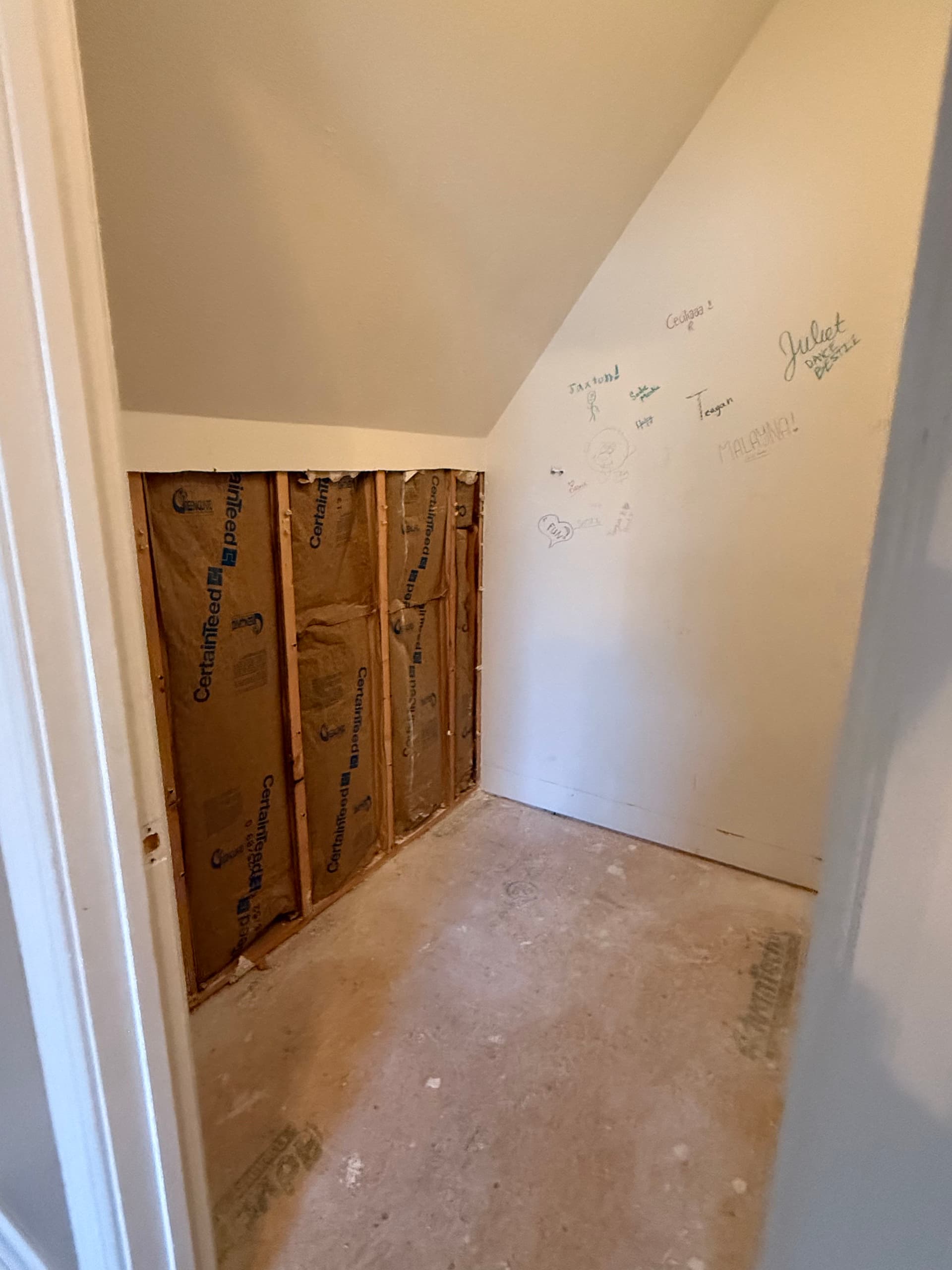 Gallery photos for Attic and Closet Space Converted Into a Second-Story Bathroom: Image #5