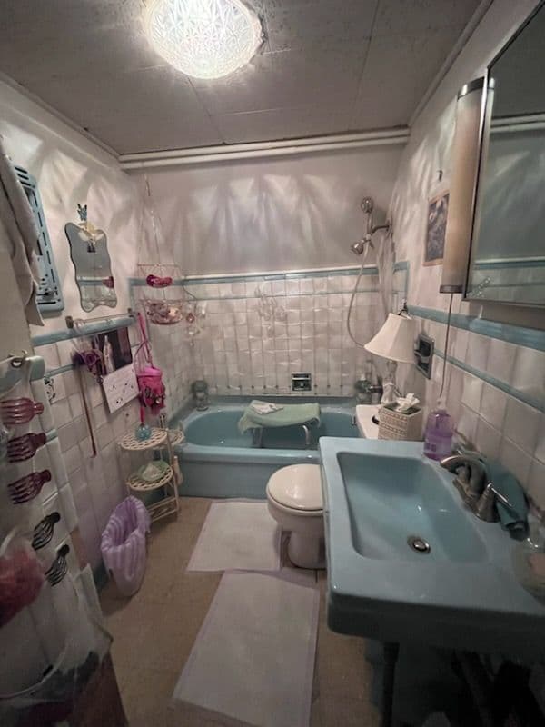 Vintage Bathroom Revival in Gretna image