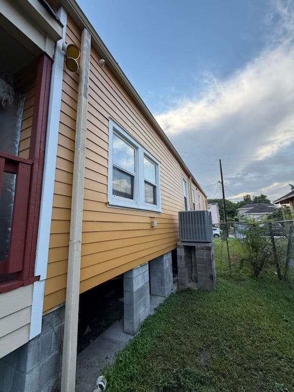 Gallery photos for Stunning Exterior Renovation with Hardie Siding: Image #2