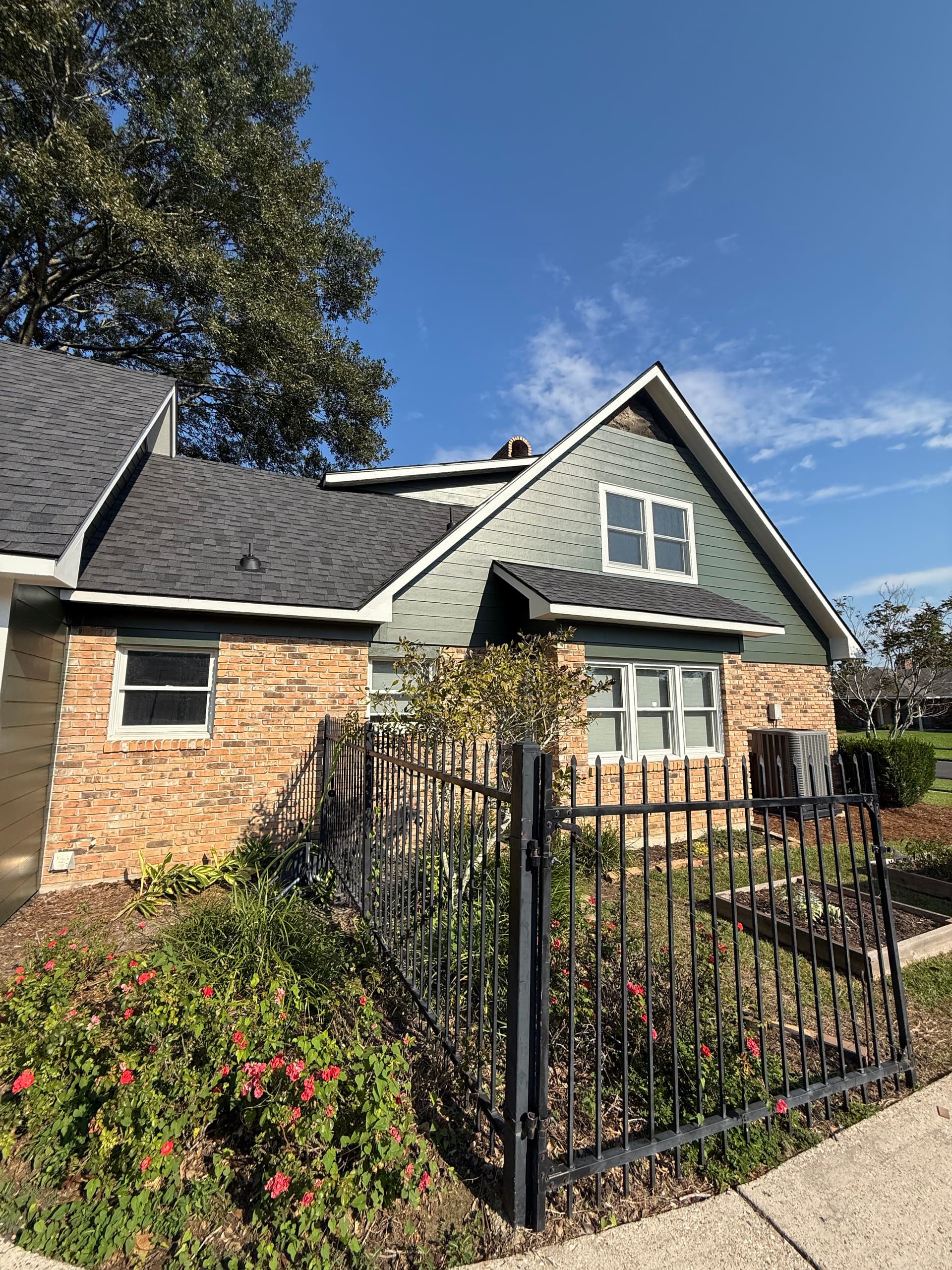 Gallery photos for Full Roof and Siding Replacement Handled Through Insurance: Image #2